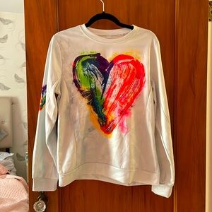 NWOT RAINBOW HEART GRAY FASHION SWEATSHIRT Medium